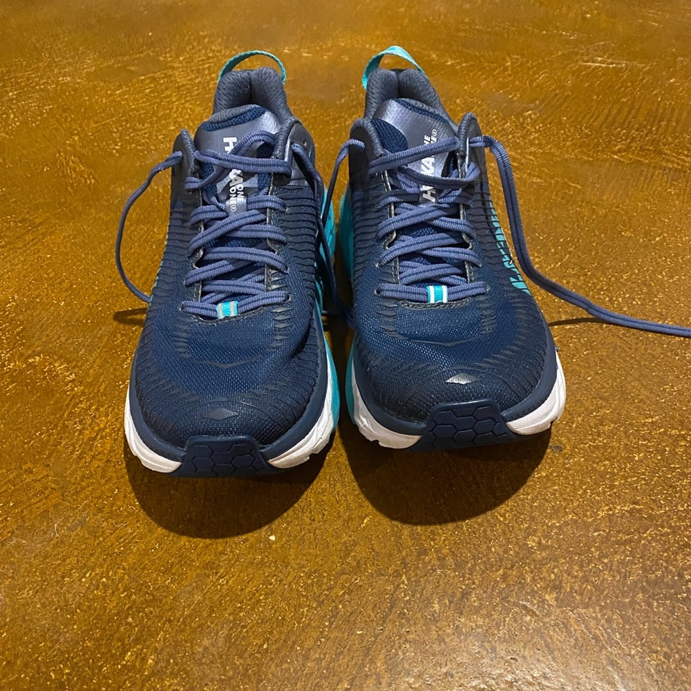 HOKAS
